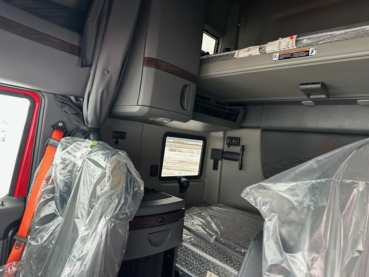 2026 International LT — photo 8