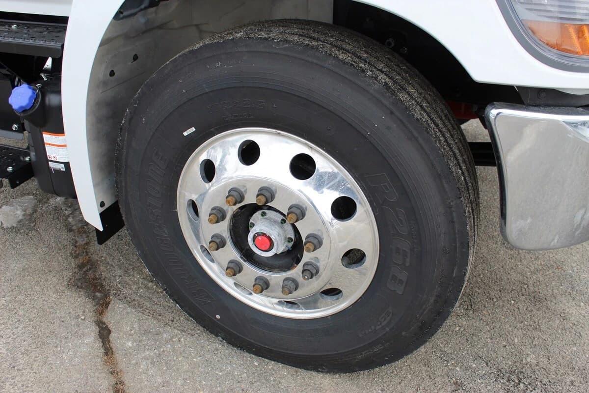 2025 Hino L7 — photo 12