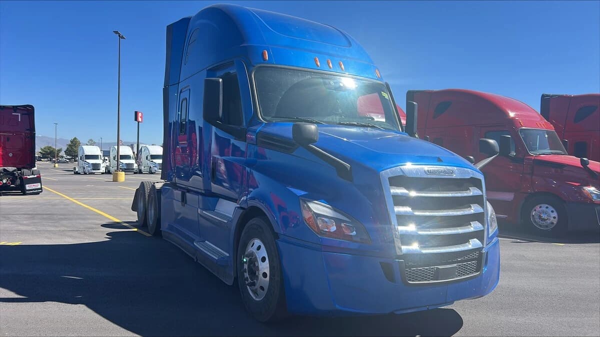 2022 Freightliner Cascadia — photo 3