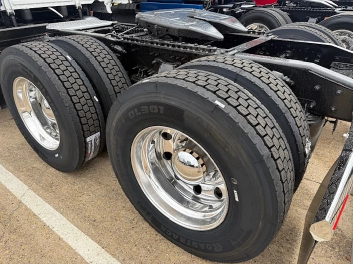 2025 Freightliner Cascadia — photo 10