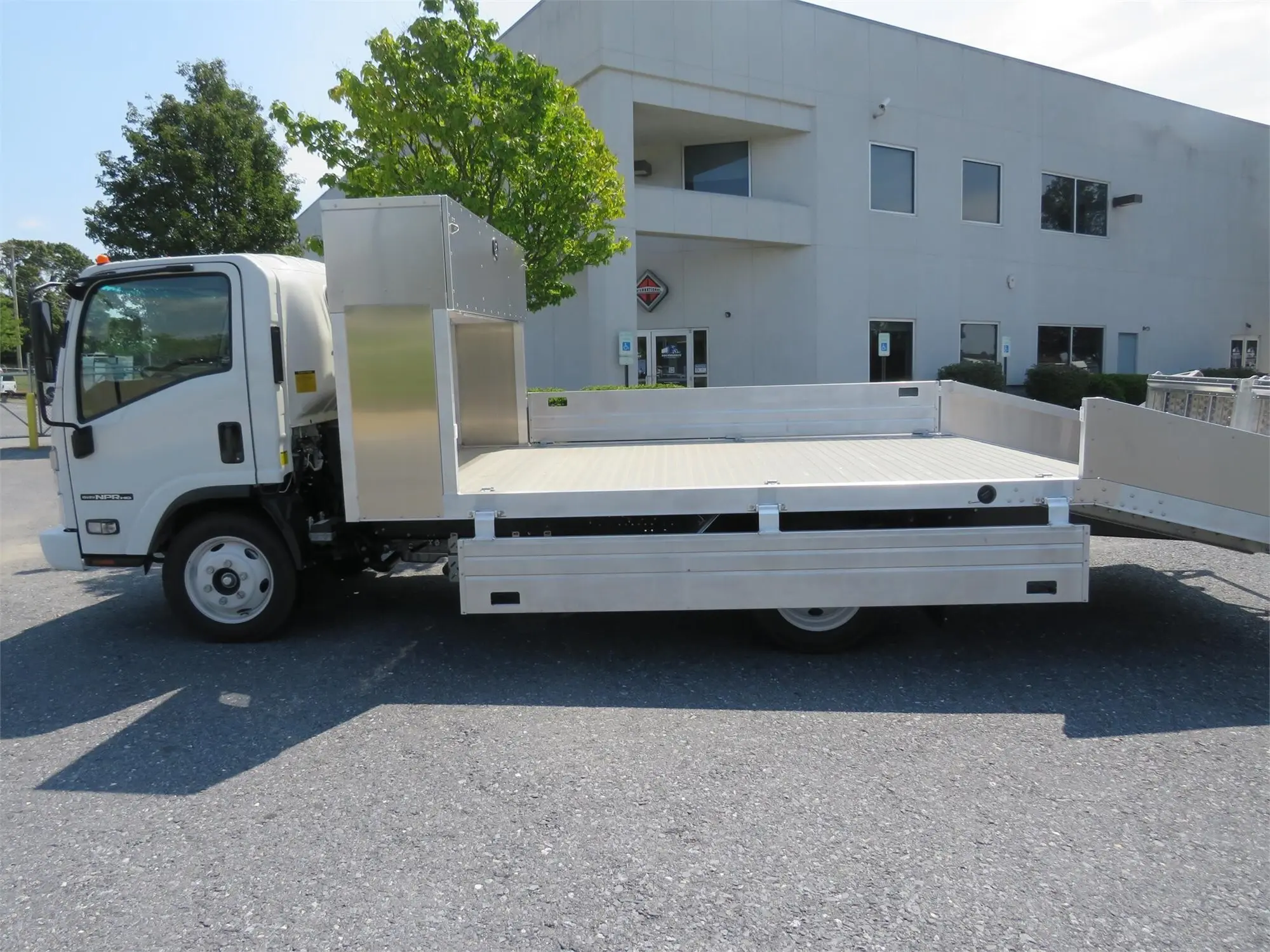 2024 Isuzu NPR — photo 7