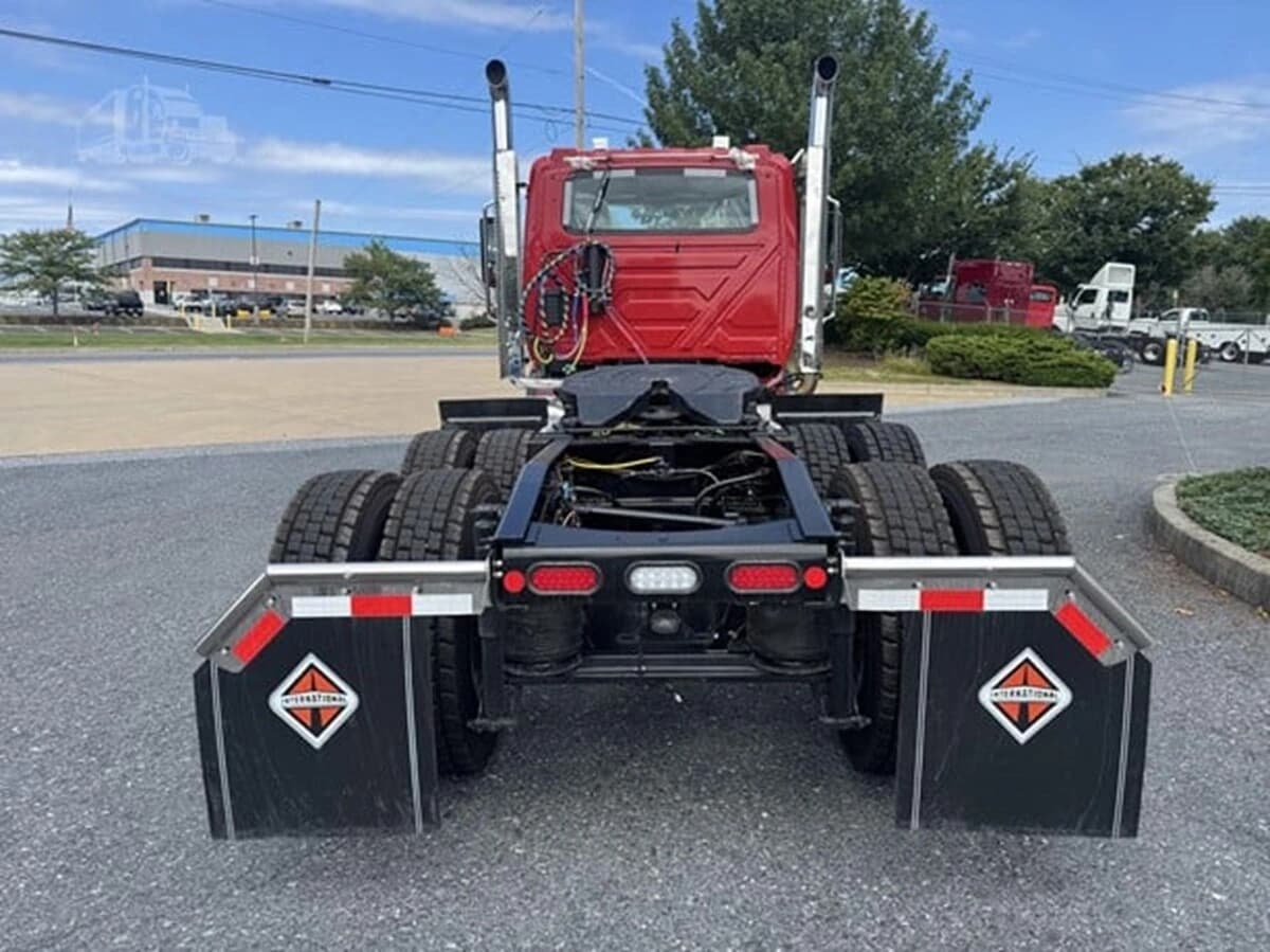 2026 International HX — photo 4