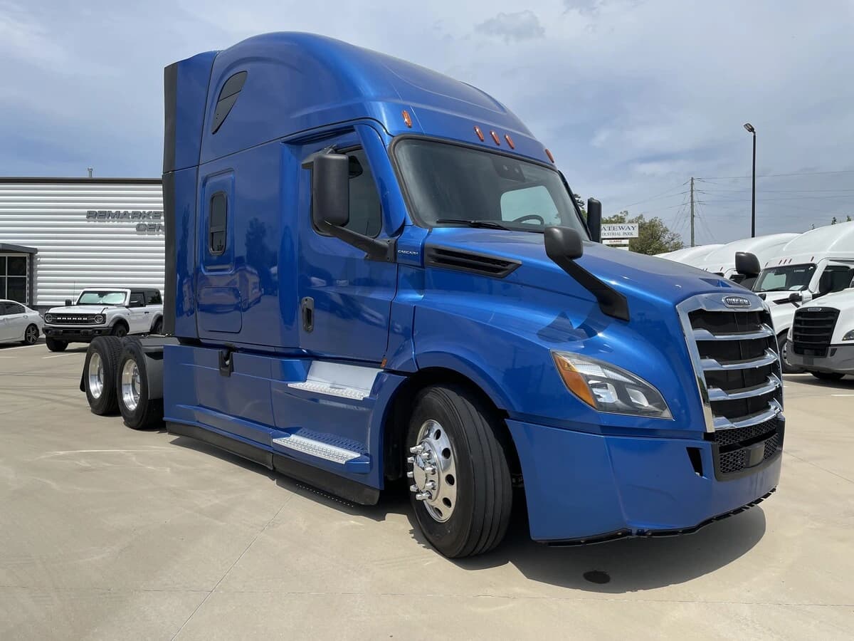 2021 Freightliner Cascadia — photo 3