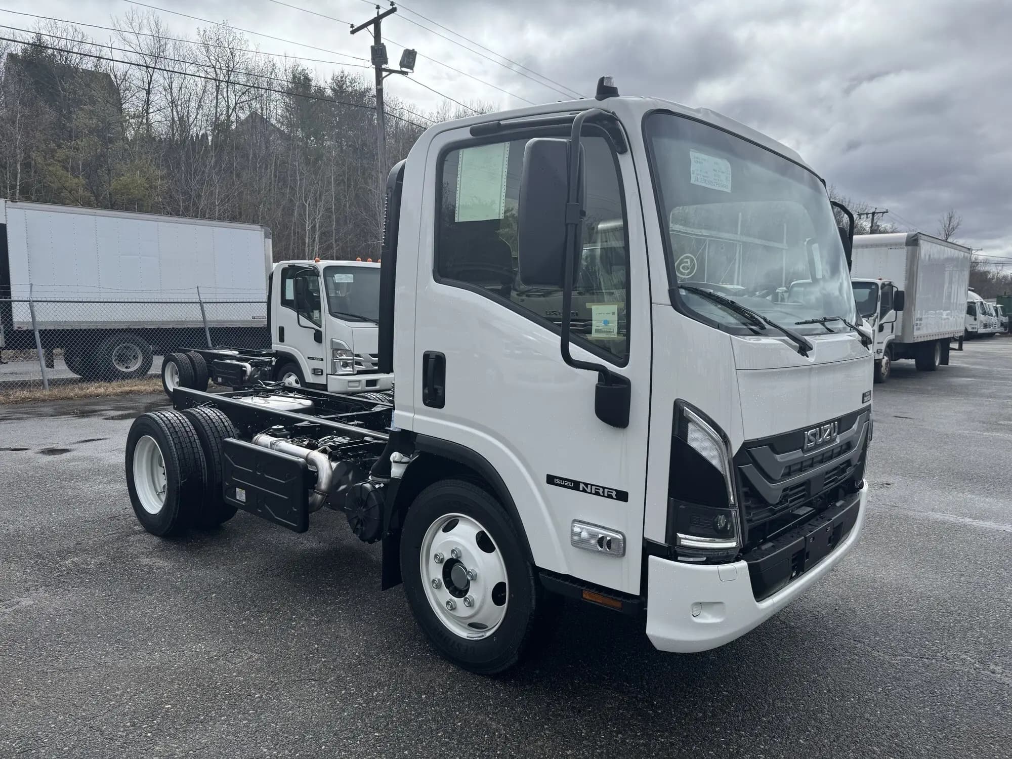 2025 Isuzu NRR — photo 3