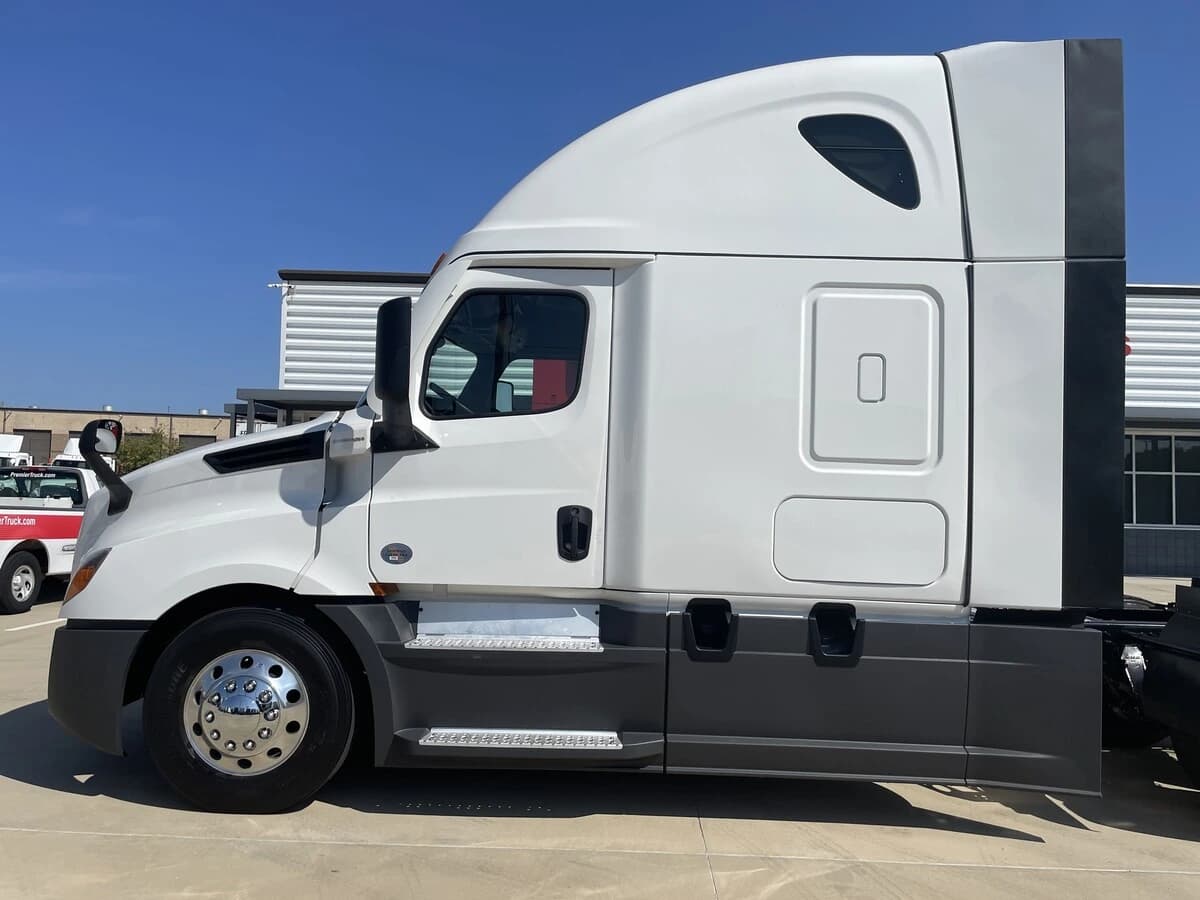 2023 Freightliner Cascadia — photo 14