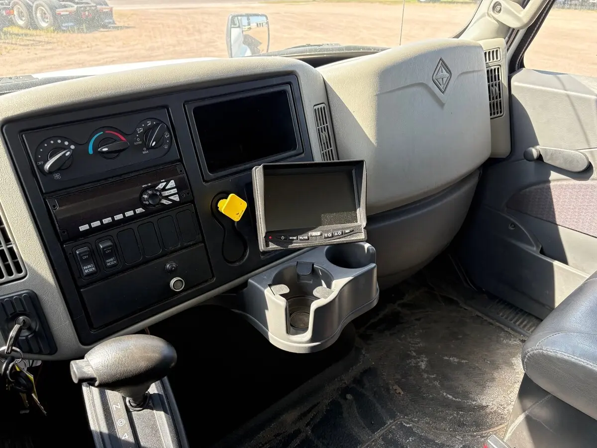 2017 International 4300 — photo 12