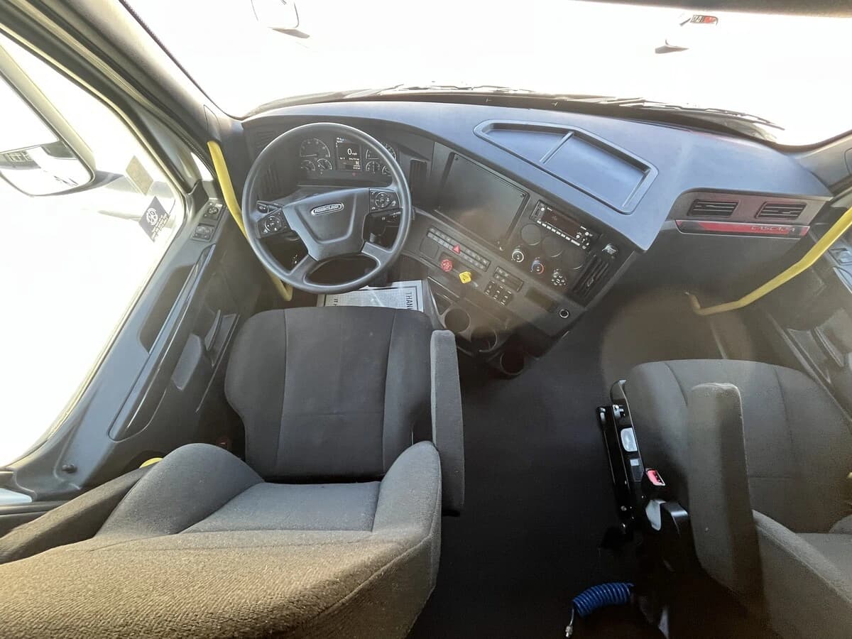 2025 Freightliner Cascadia — photo 26