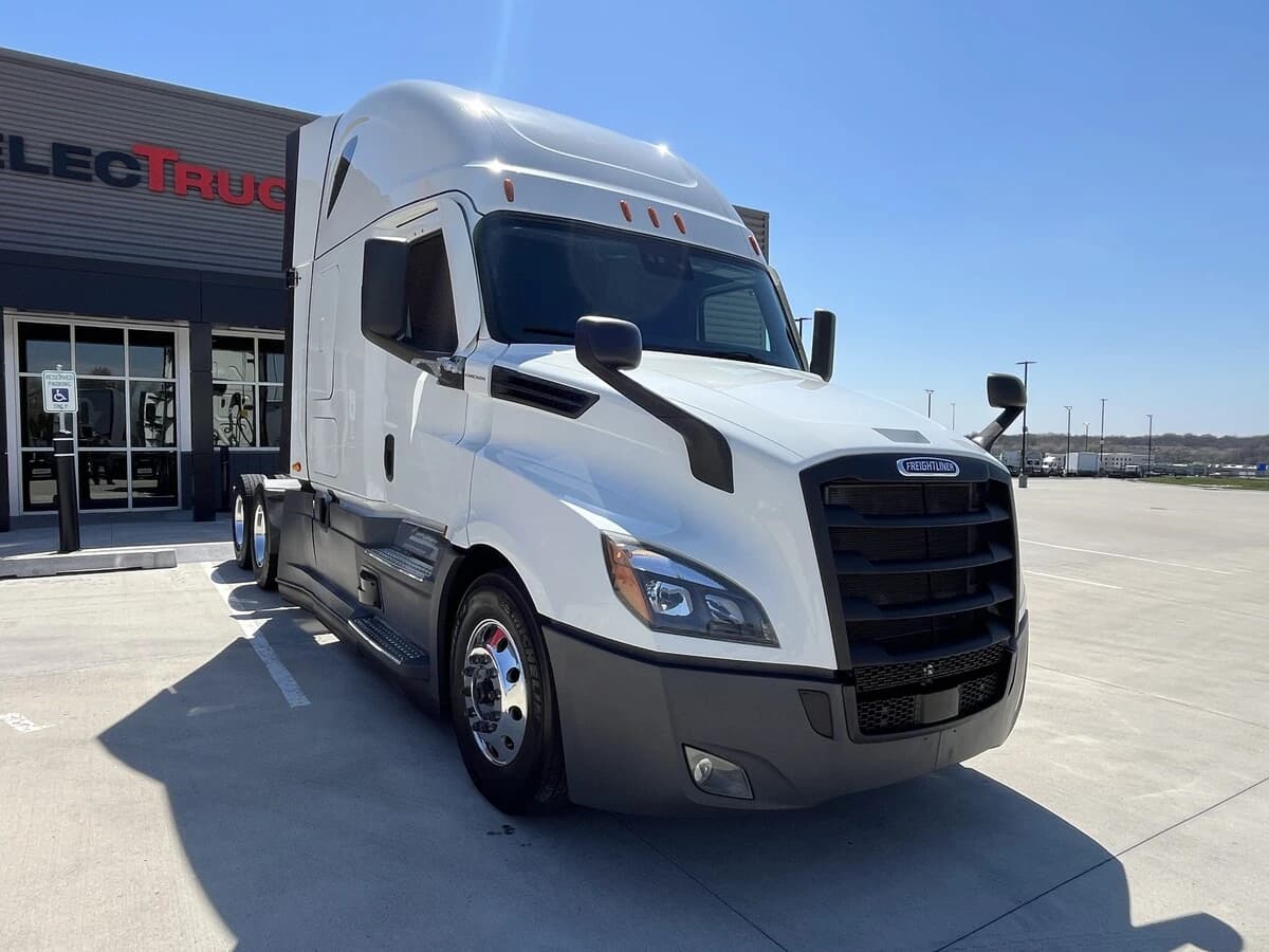 2021 Freightliner Cascadia — photo 24