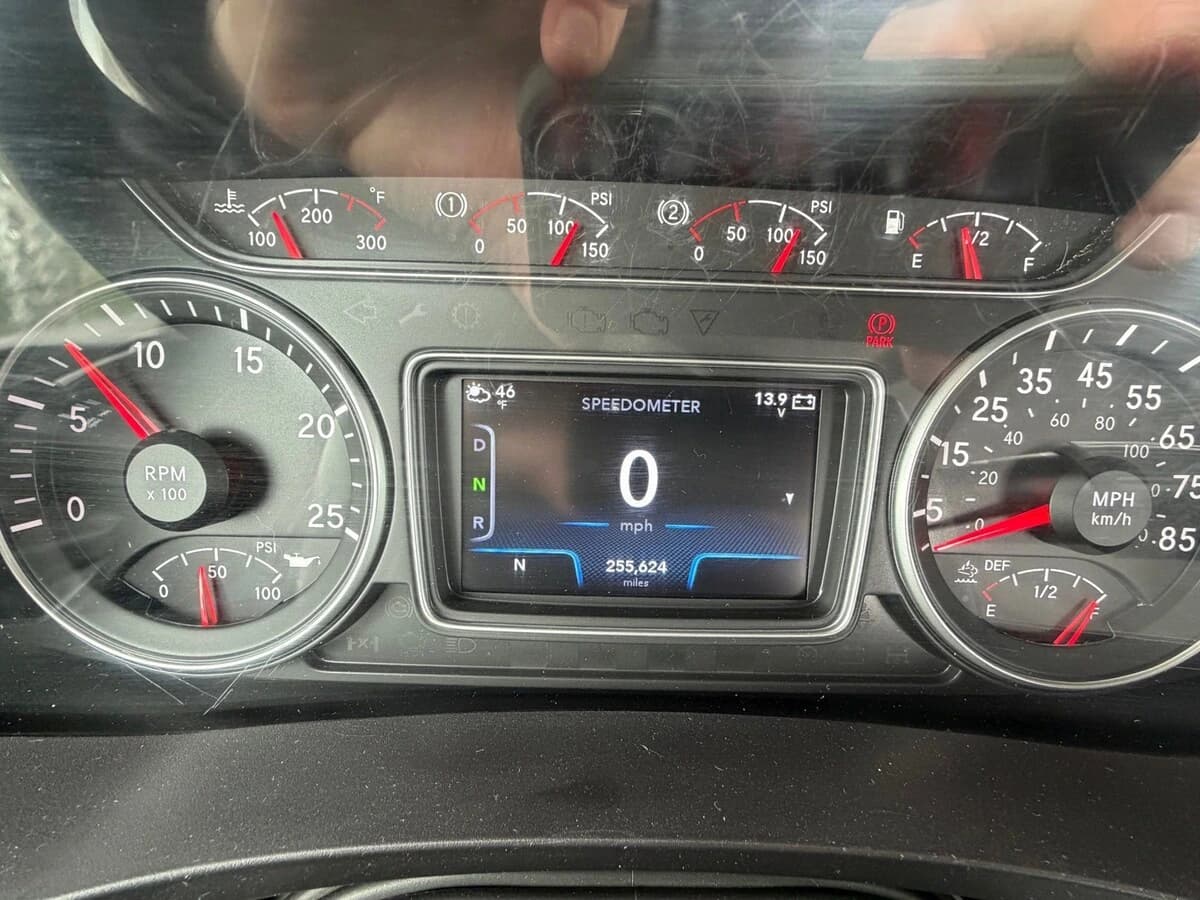 2023 International HX — photo 10