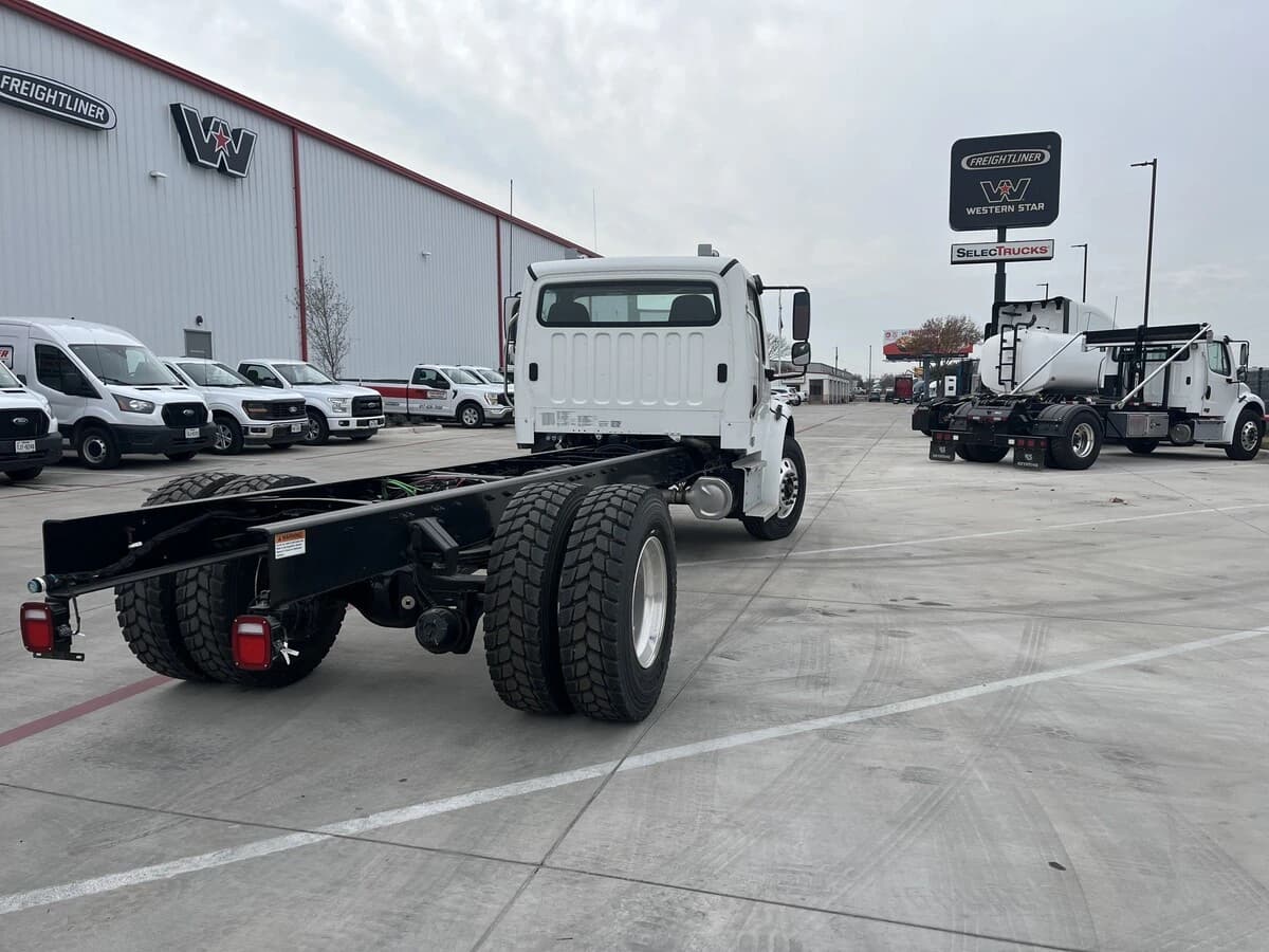 2026 Freightliner M2 106 — photo 4