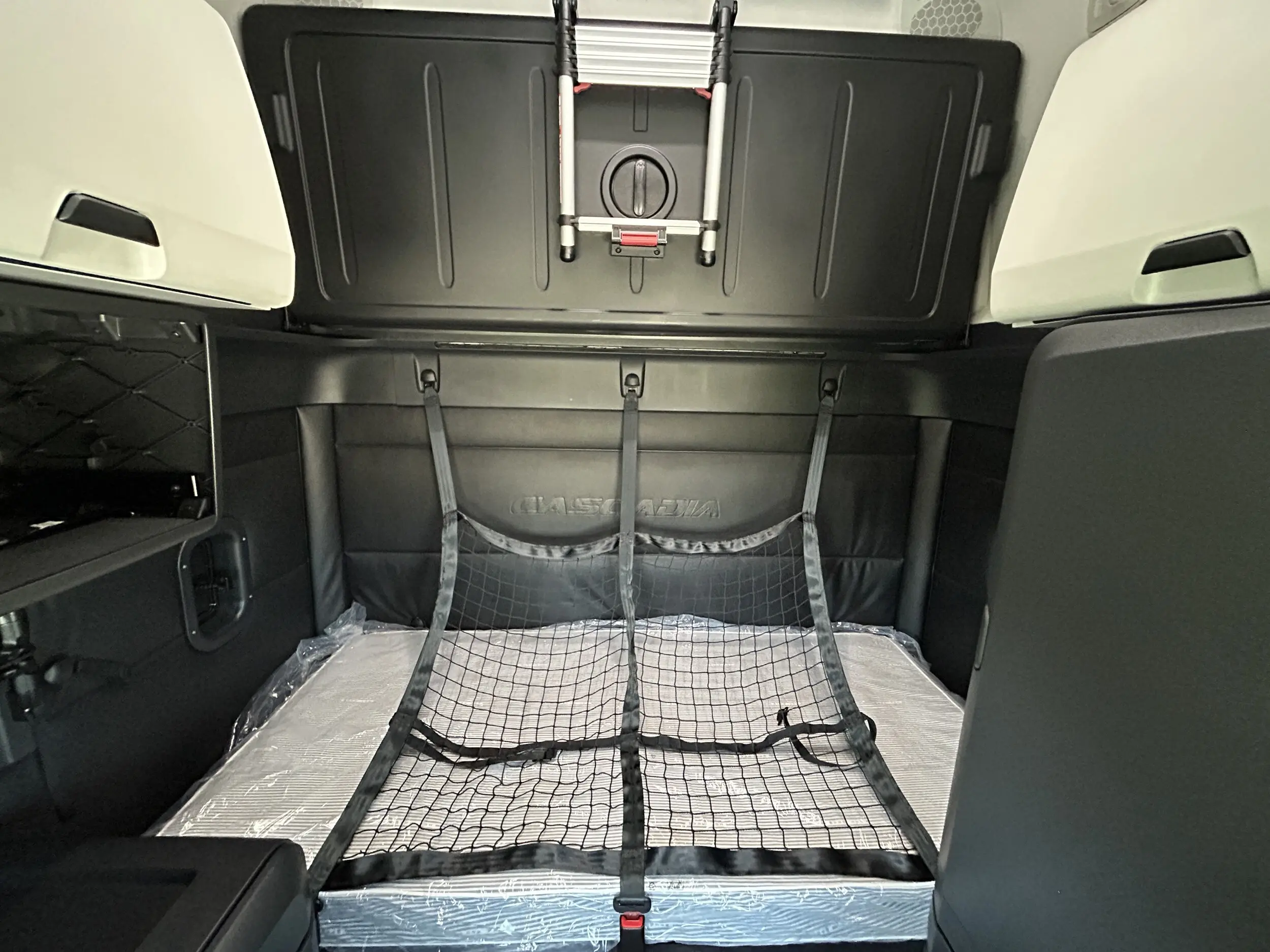 2026 Freightliner Cascadia — photo 13