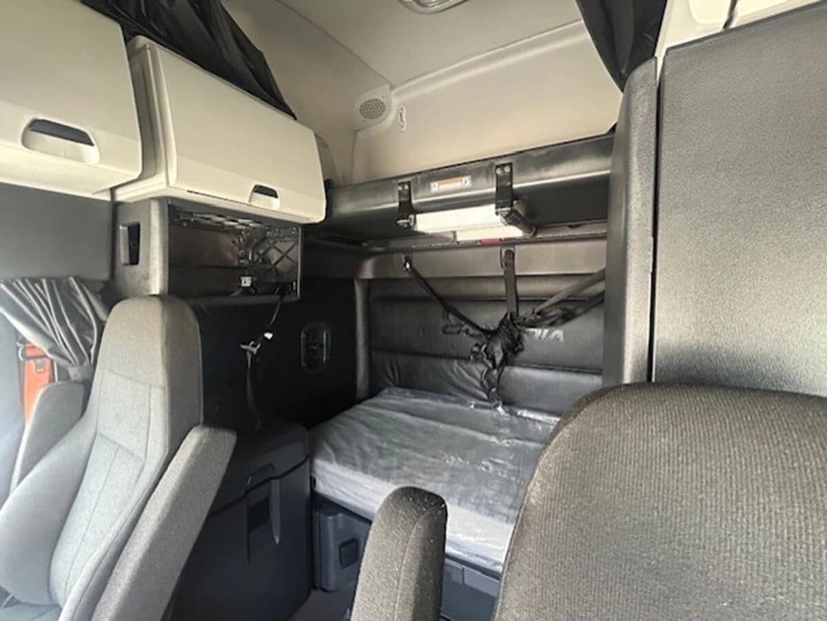 2024 Freightliner Cascadia — photo 15