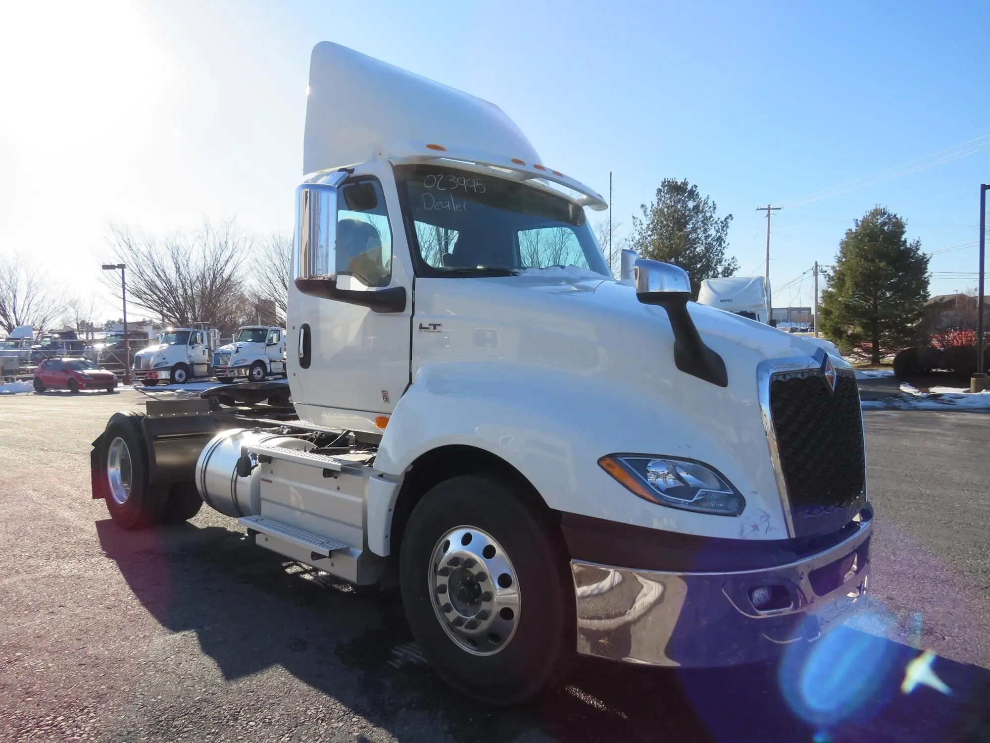 2025 International LT — photo 3