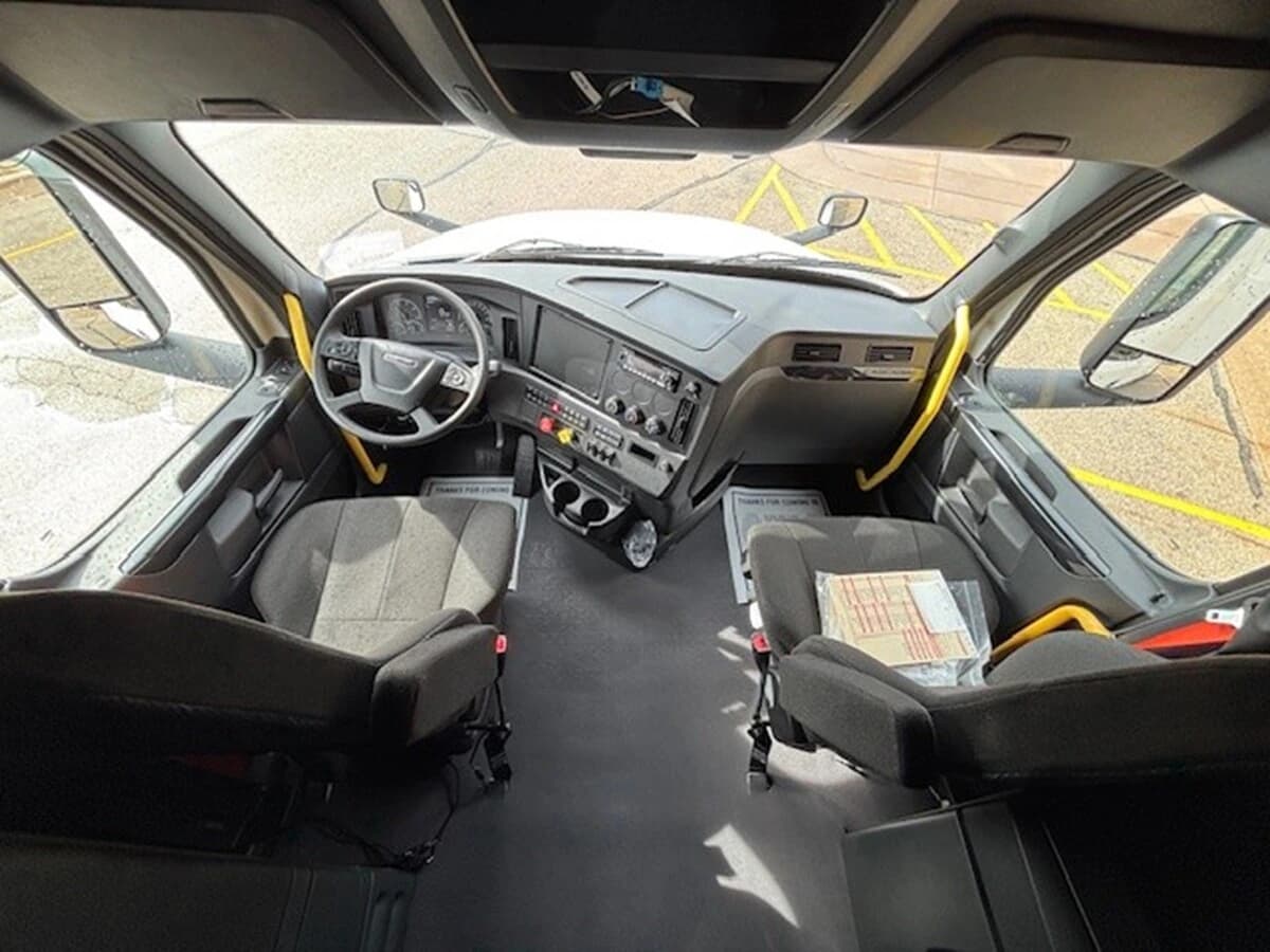 2026 Freightliner Cascadia — photo 18