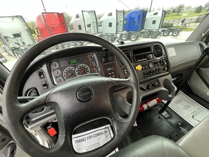 2018 Freightliner 114SD — photo 18