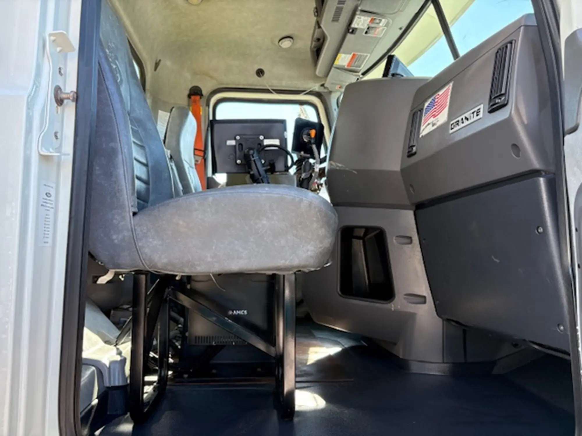 2016 Mack Granite — photo 11