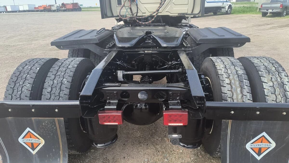 2019 International LT — photo 6