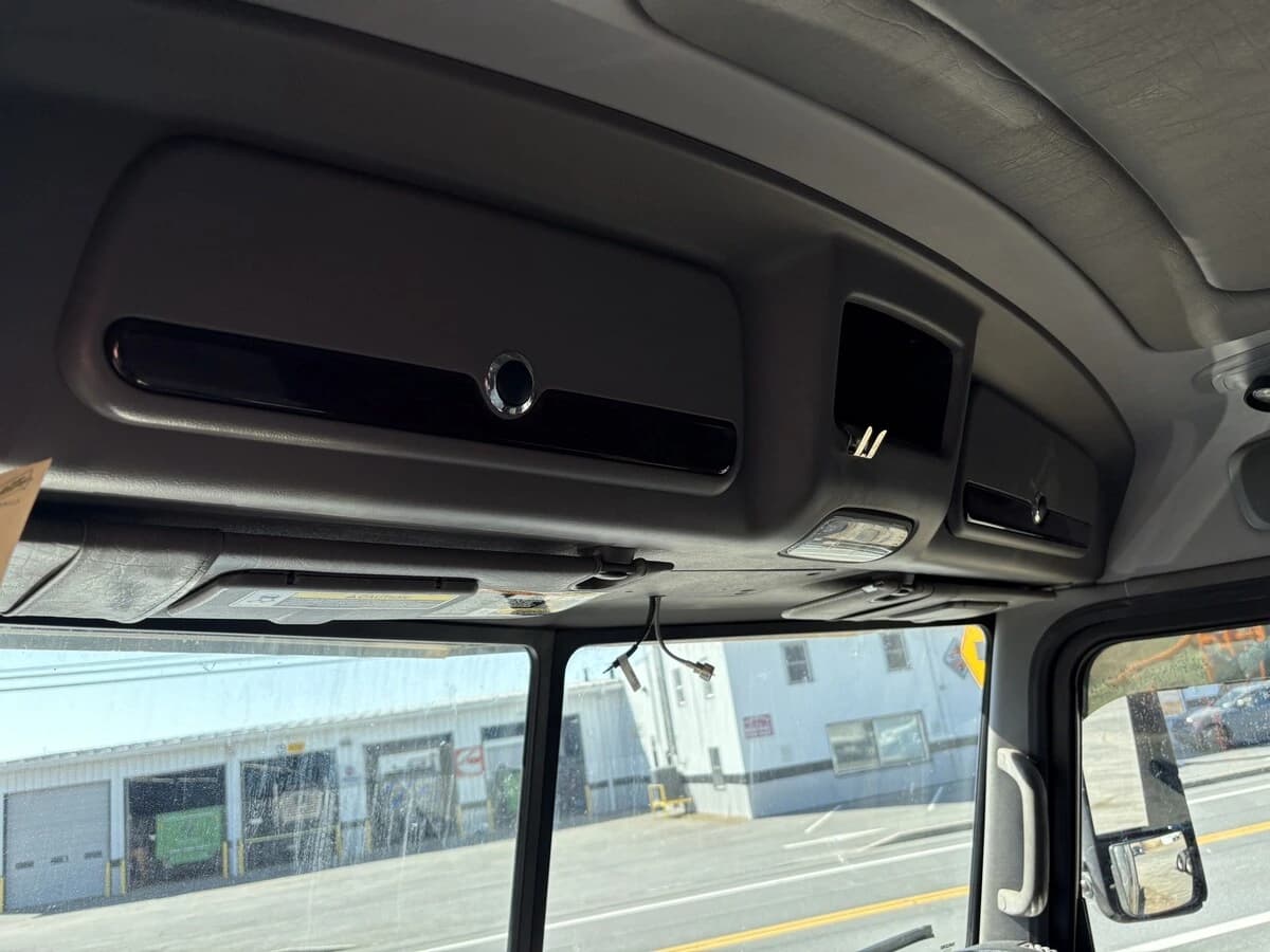 2018 Peterbilt 389 — photo 13