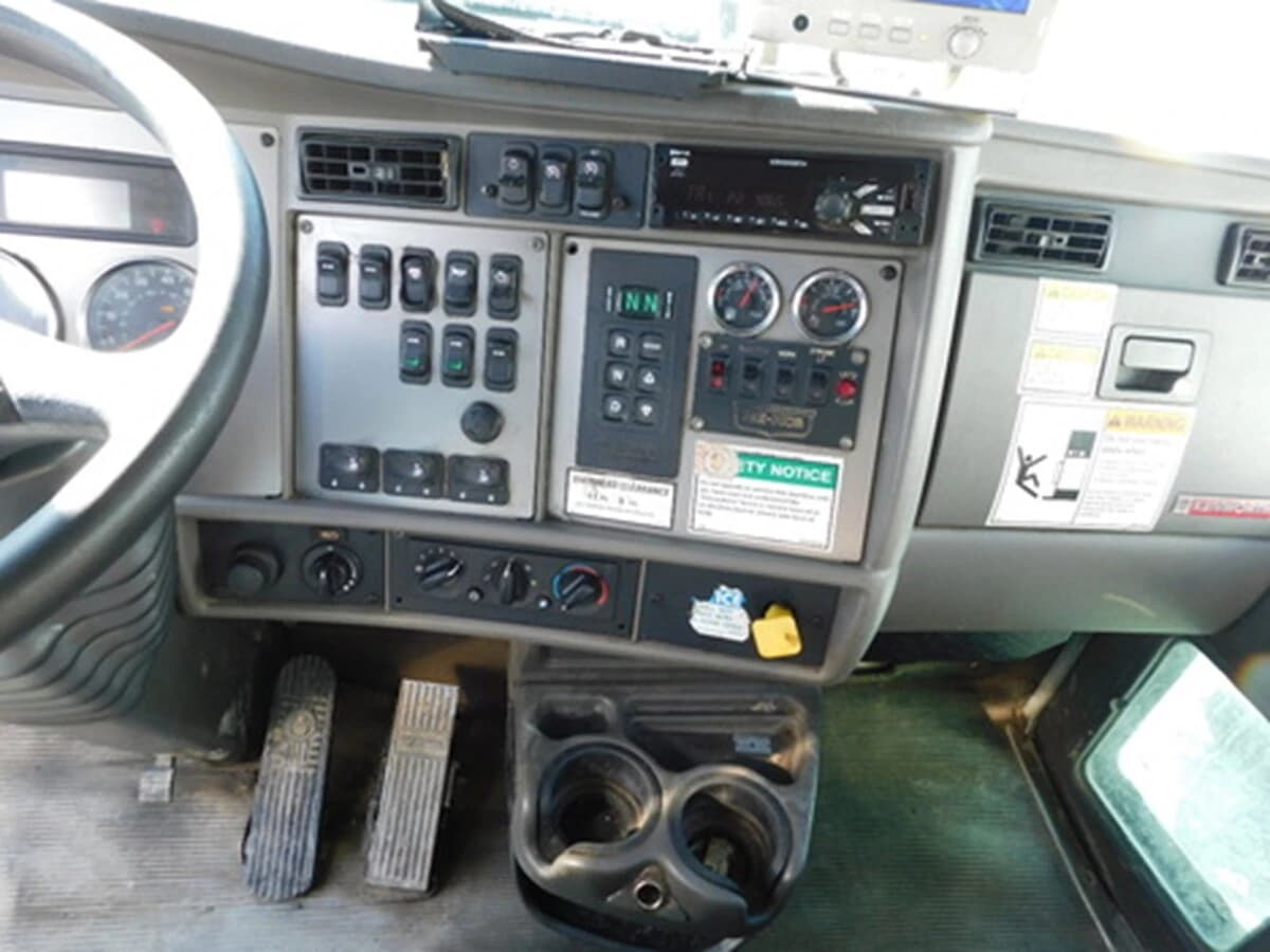 2020 Kenworth T370 — photo 13