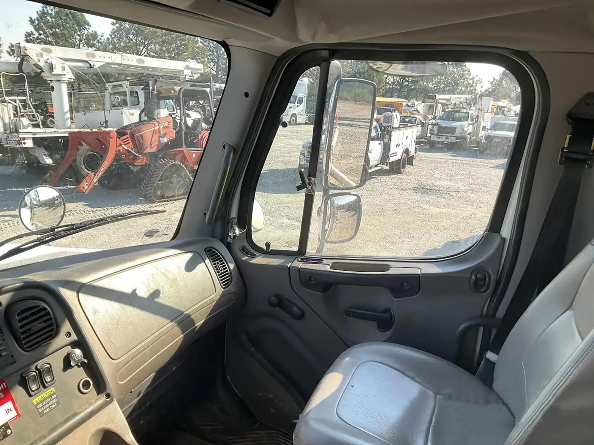 2008 Freightliner M2 106 — photo 6