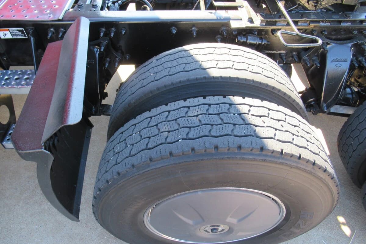 2023 Freightliner Cascadia — photo 10