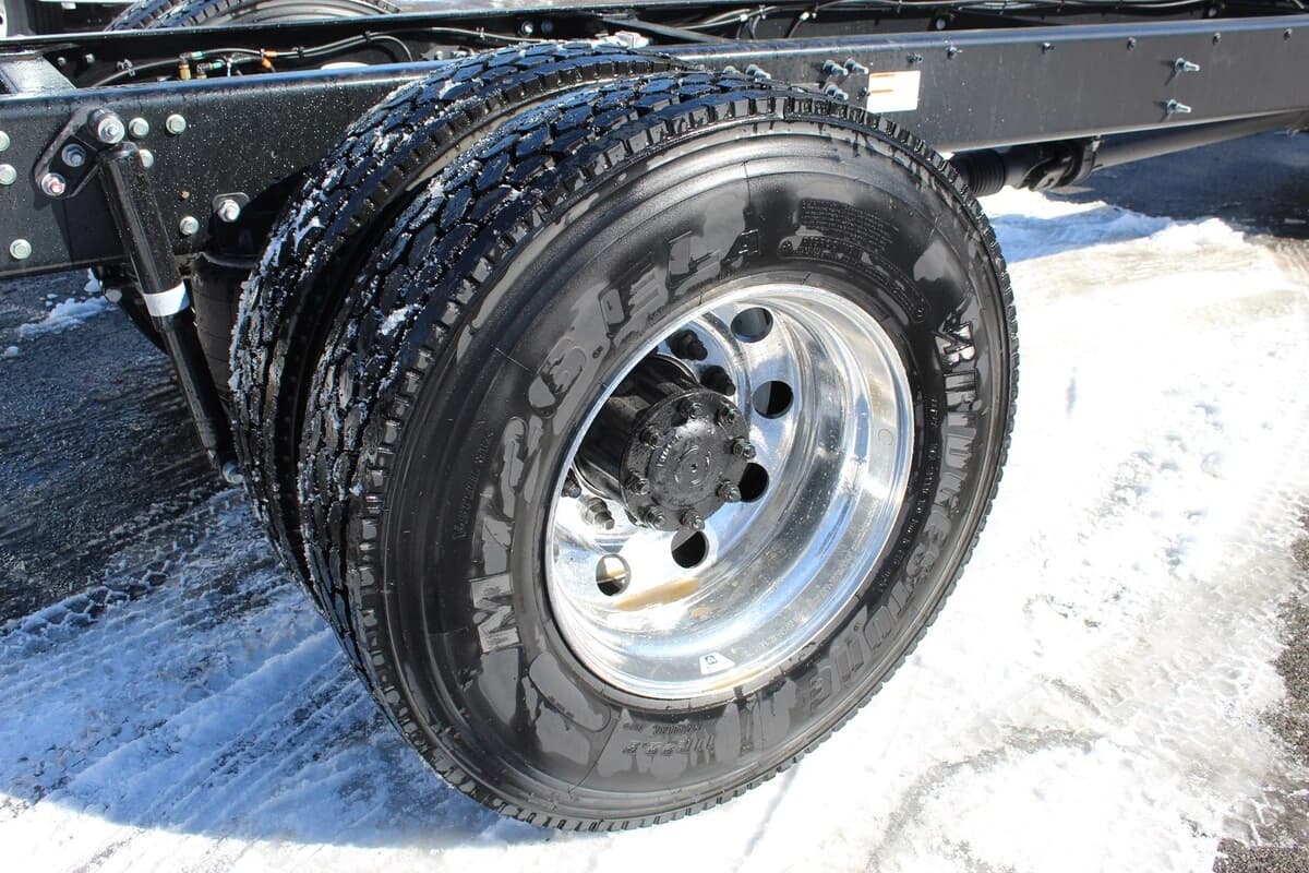 2025 Hino L6 — photo 9