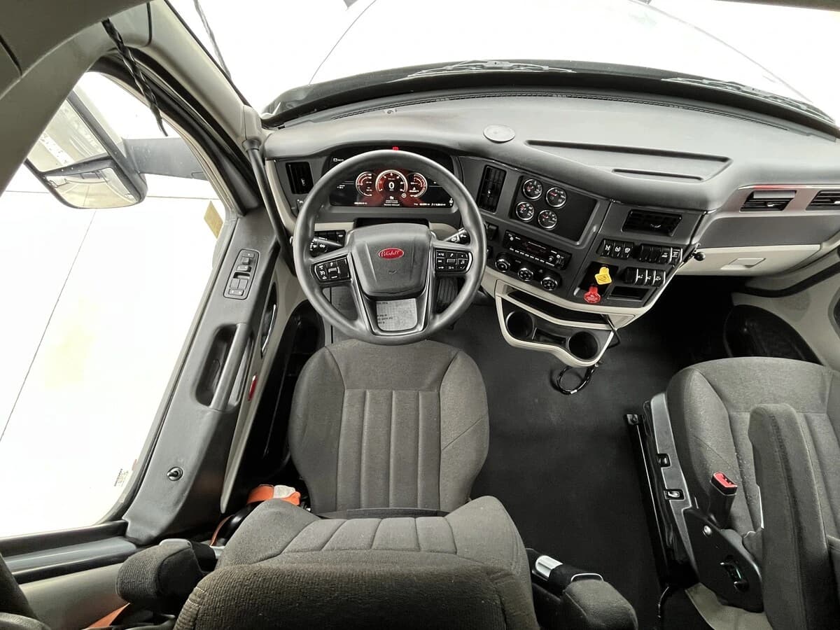 2023 Peterbilt 579 — photo 28