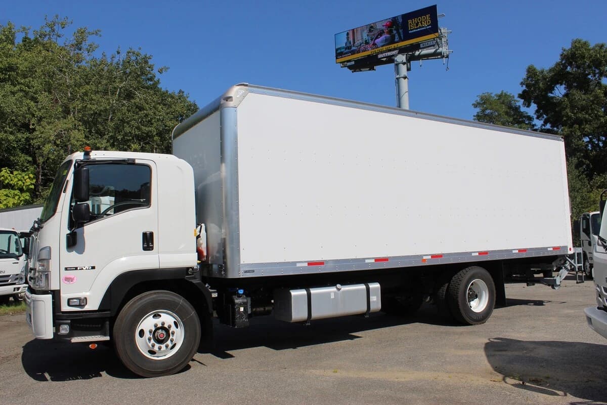 2025 Isuzu FVR — photo 8