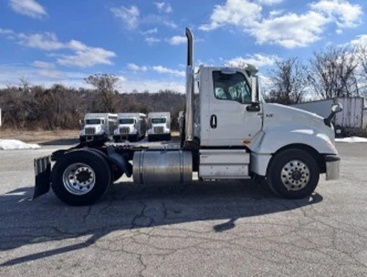 2021 International LT — photo 4