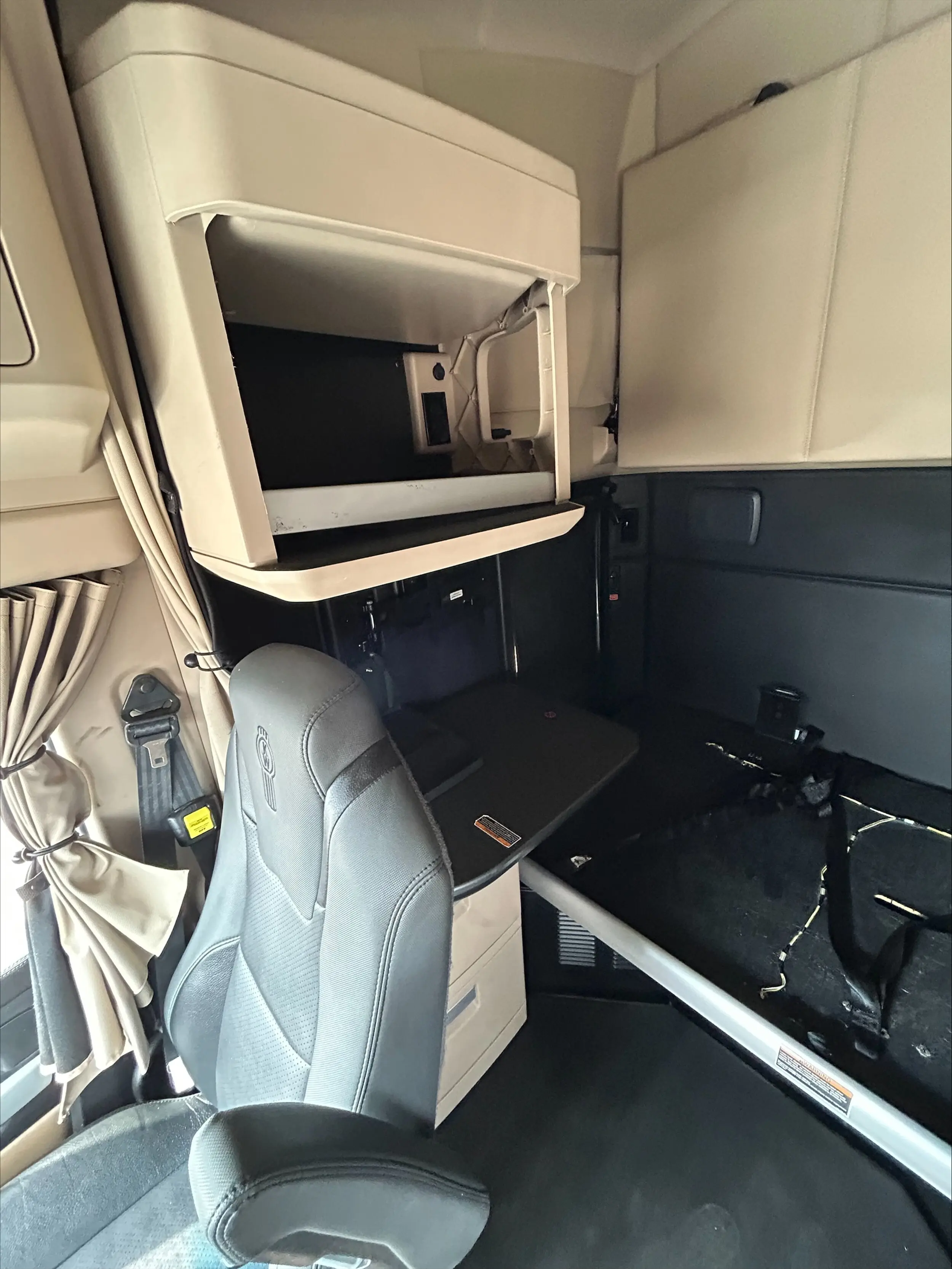 2022 Kenworth T680 — photo 12