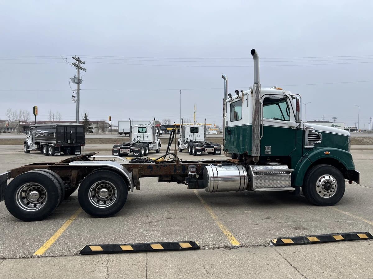 2019 Freightliner 122SD — photo 3