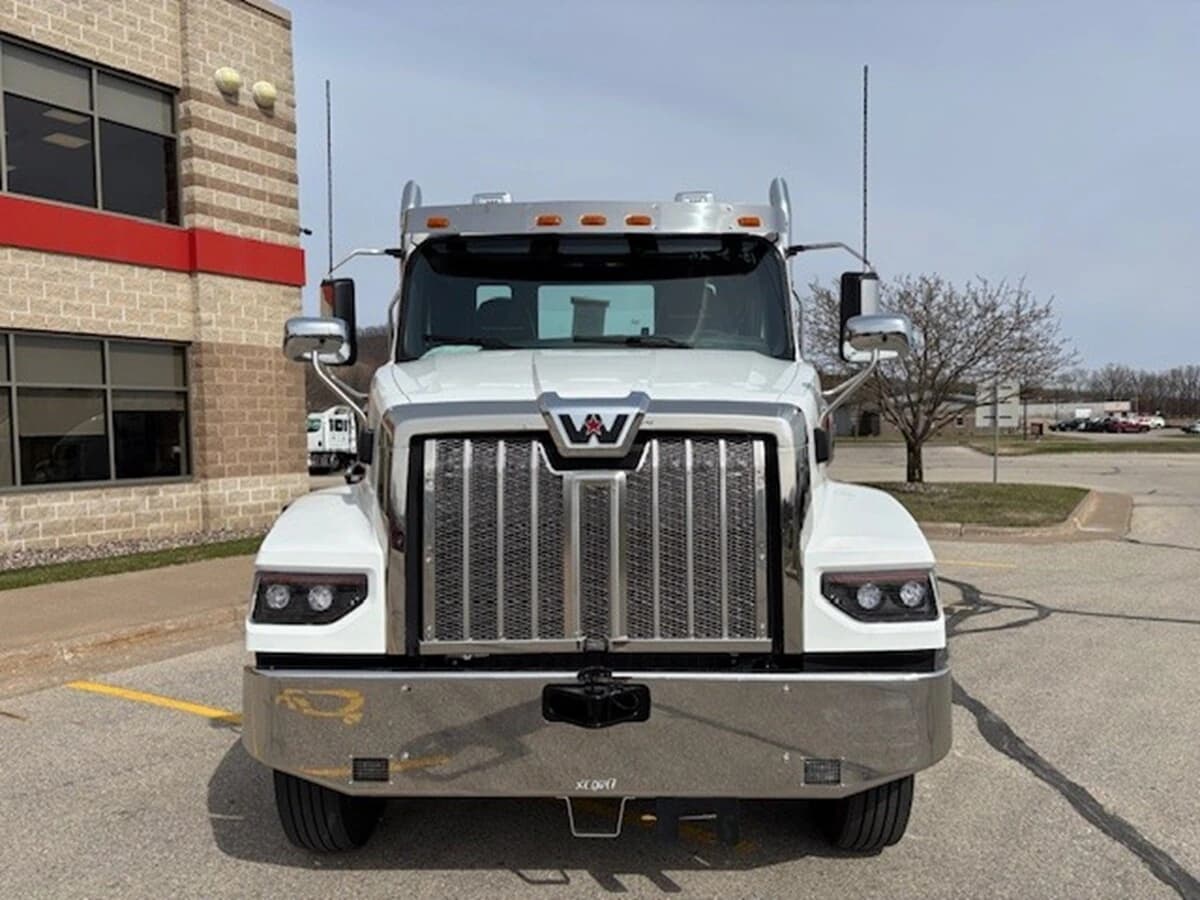 2027 Western Star 49X — photo 2