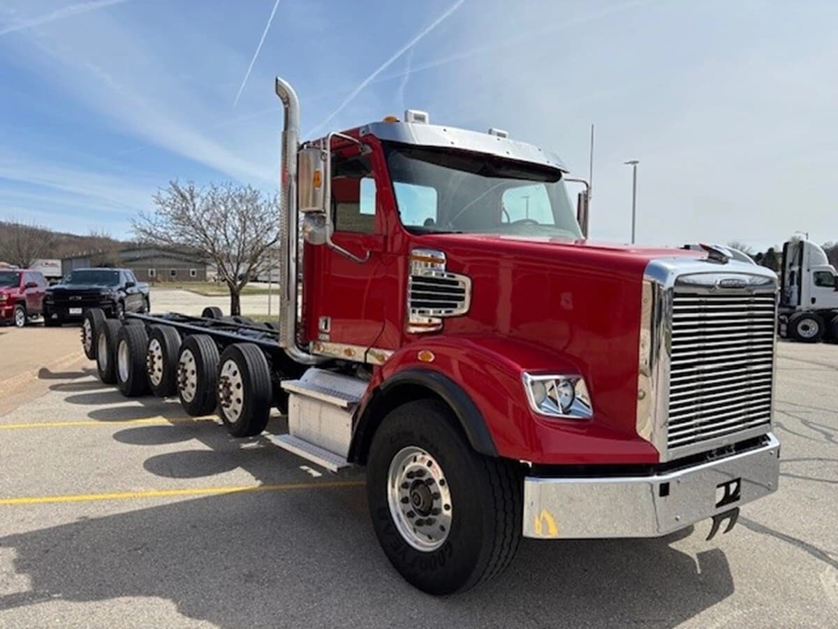 2021 Freightliner 122SD — photo 3