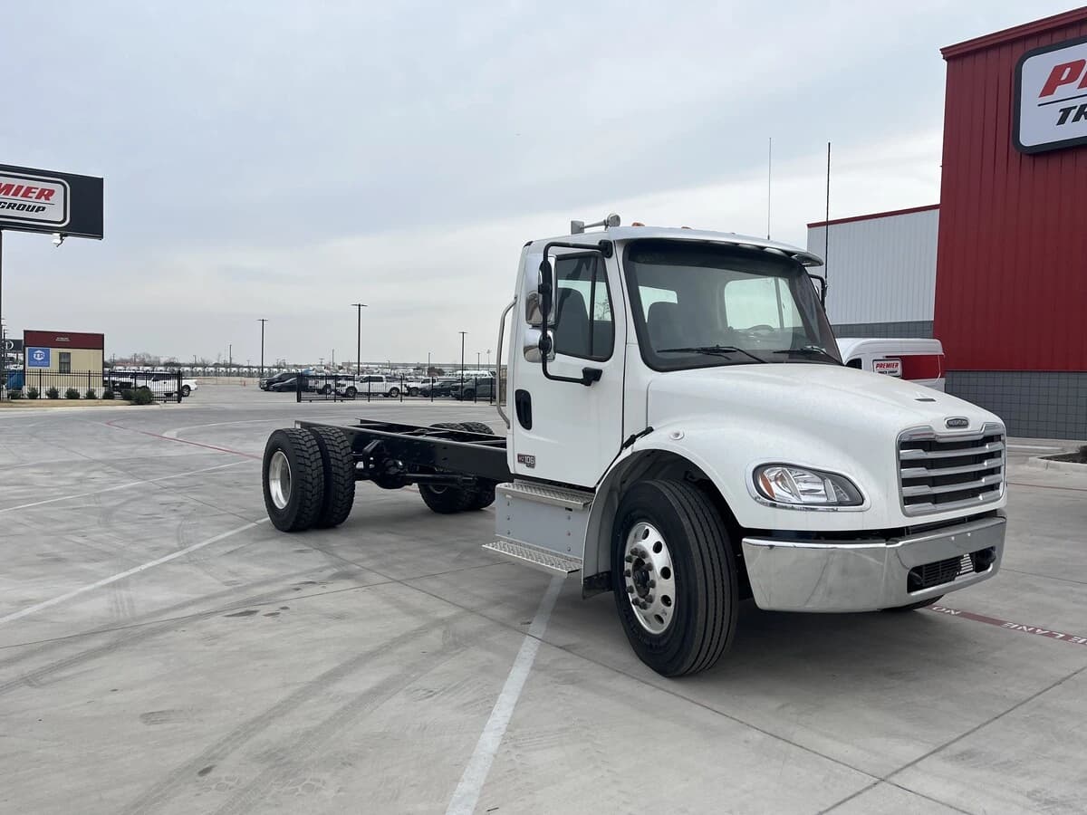 2026 Freightliner M2 106 — photo 3
