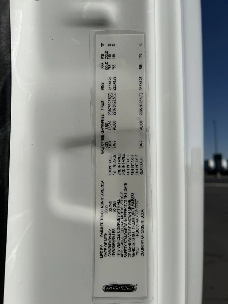 2026 Freightliner Cascadia — photo 13