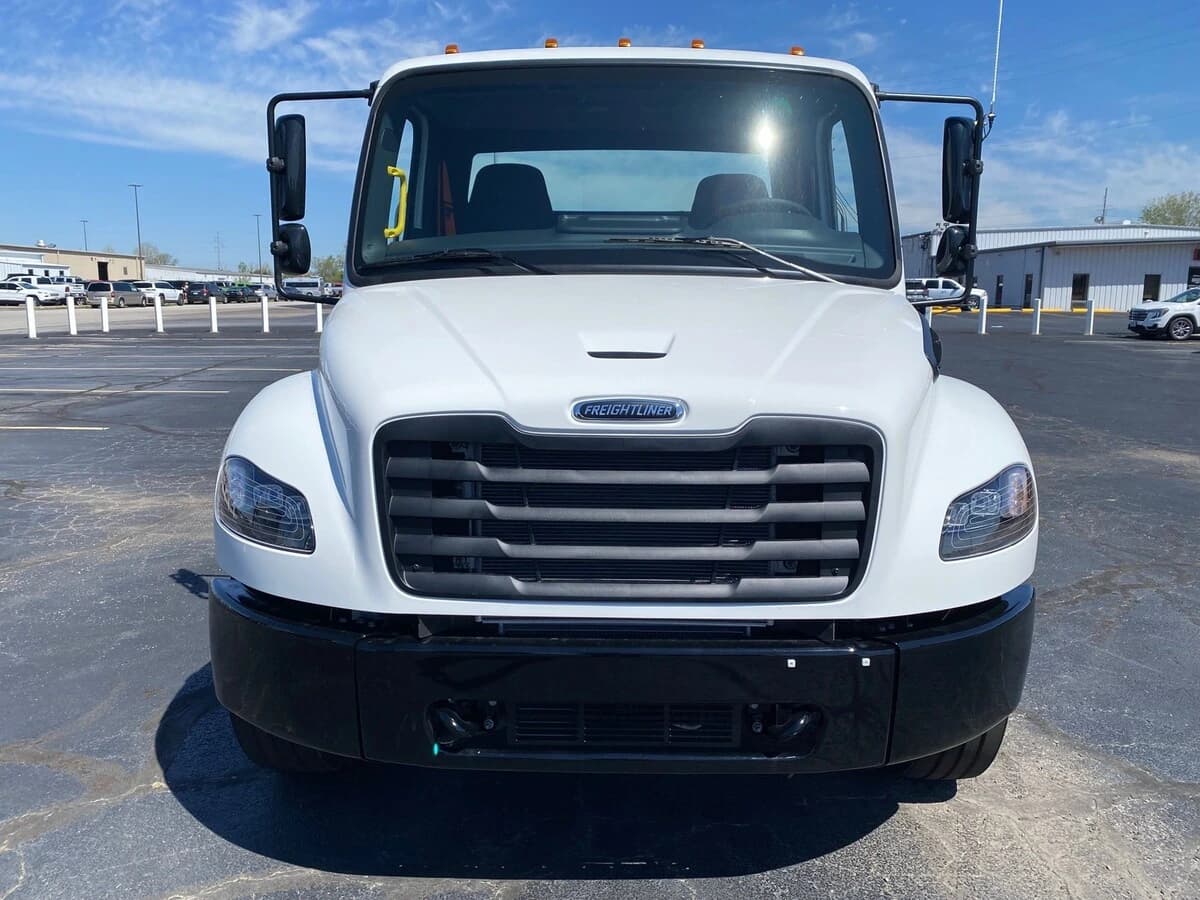 2027 Freightliner M2 106 — photo 10