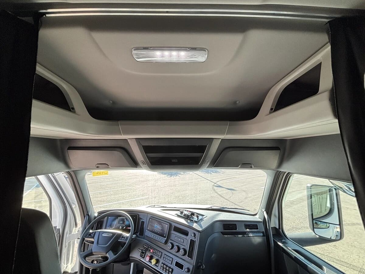 2026 Freightliner Cascadia — photo 42