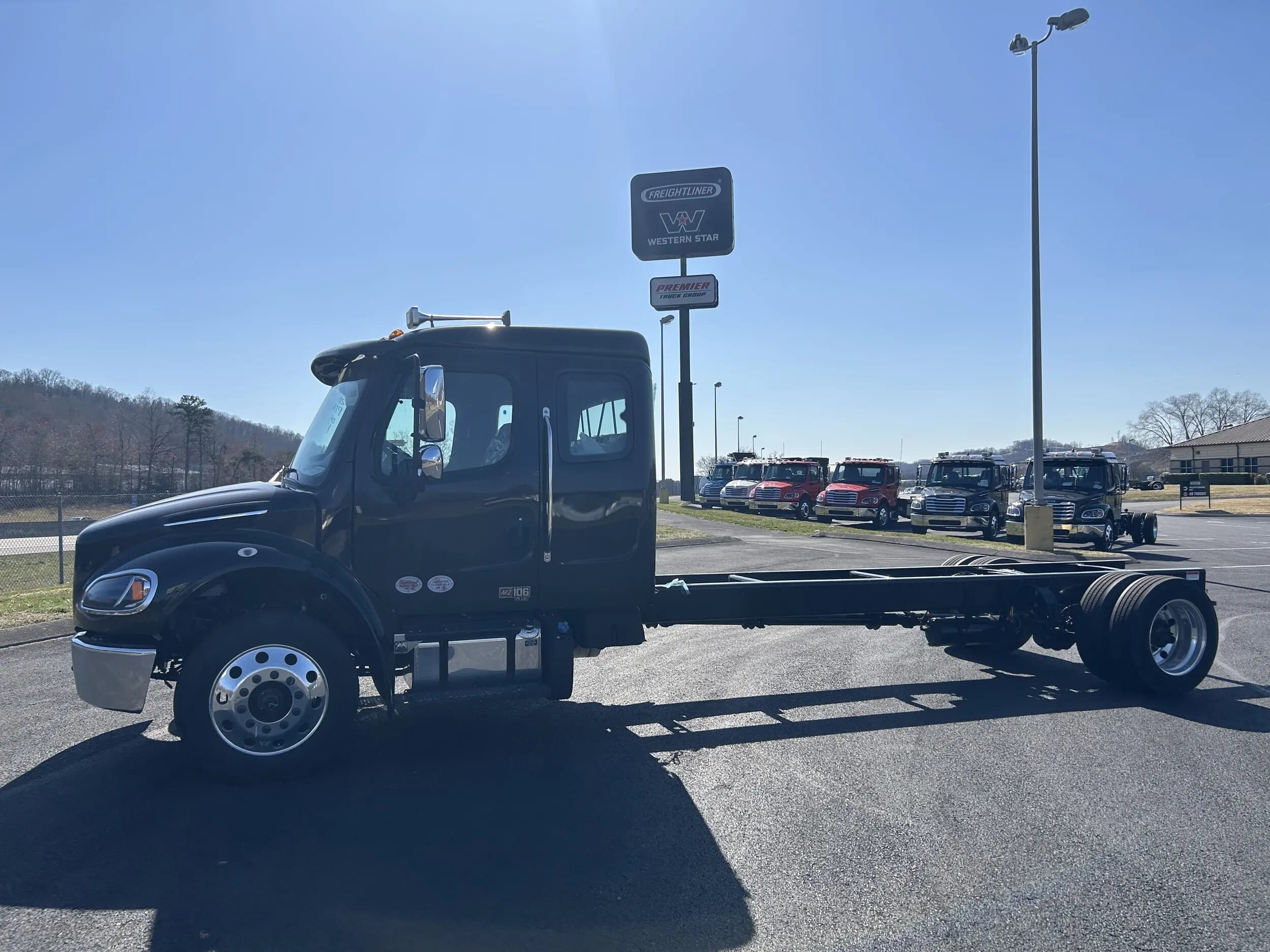 2025 Freightliner M2 106 — photo 2