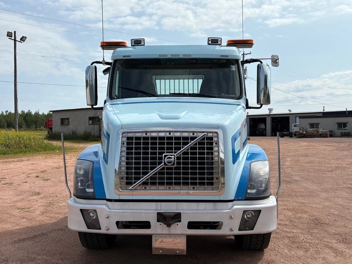 2017 Volvo VNL 860 — photo 6