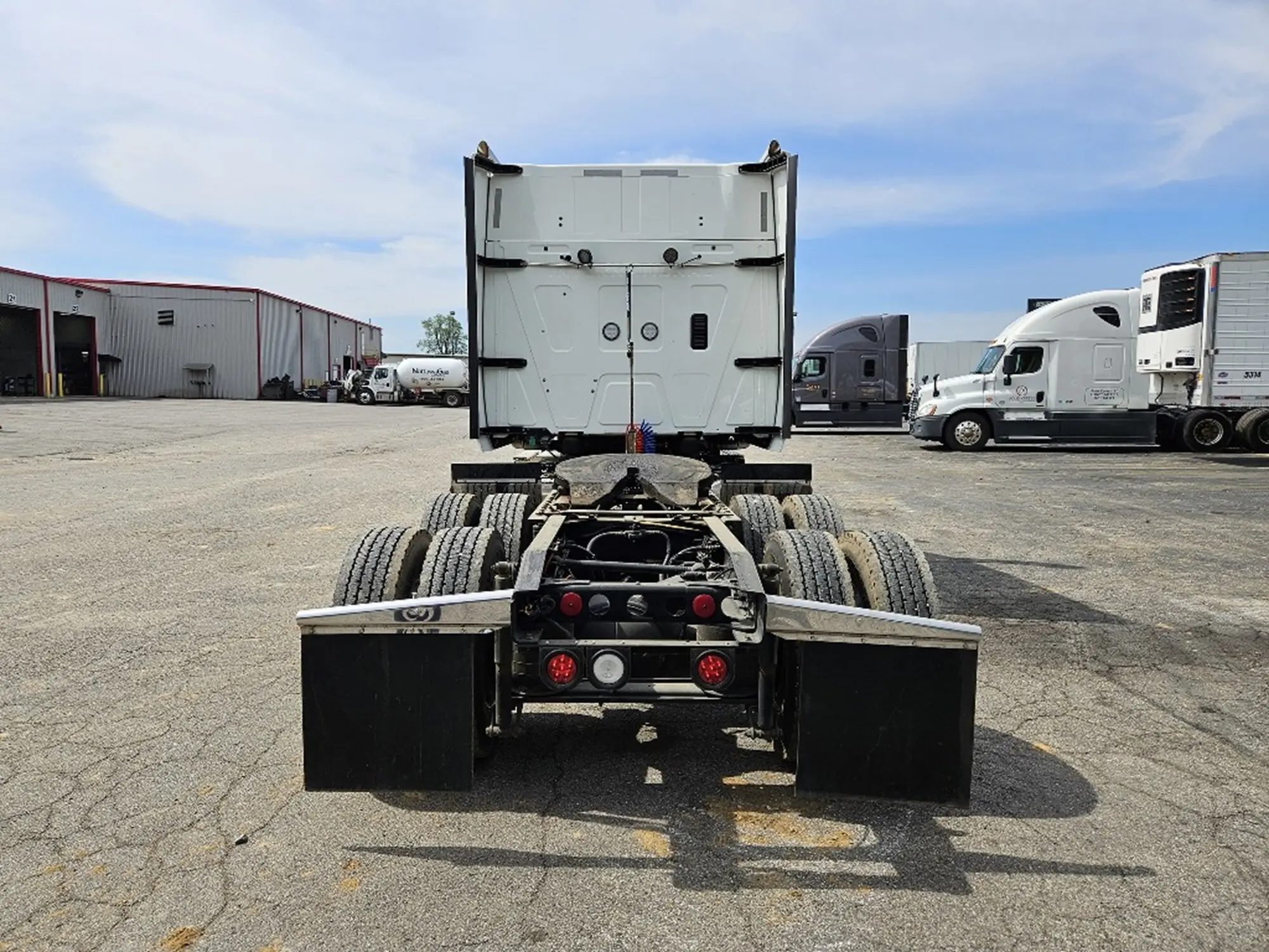 2023 International HX — photo 6