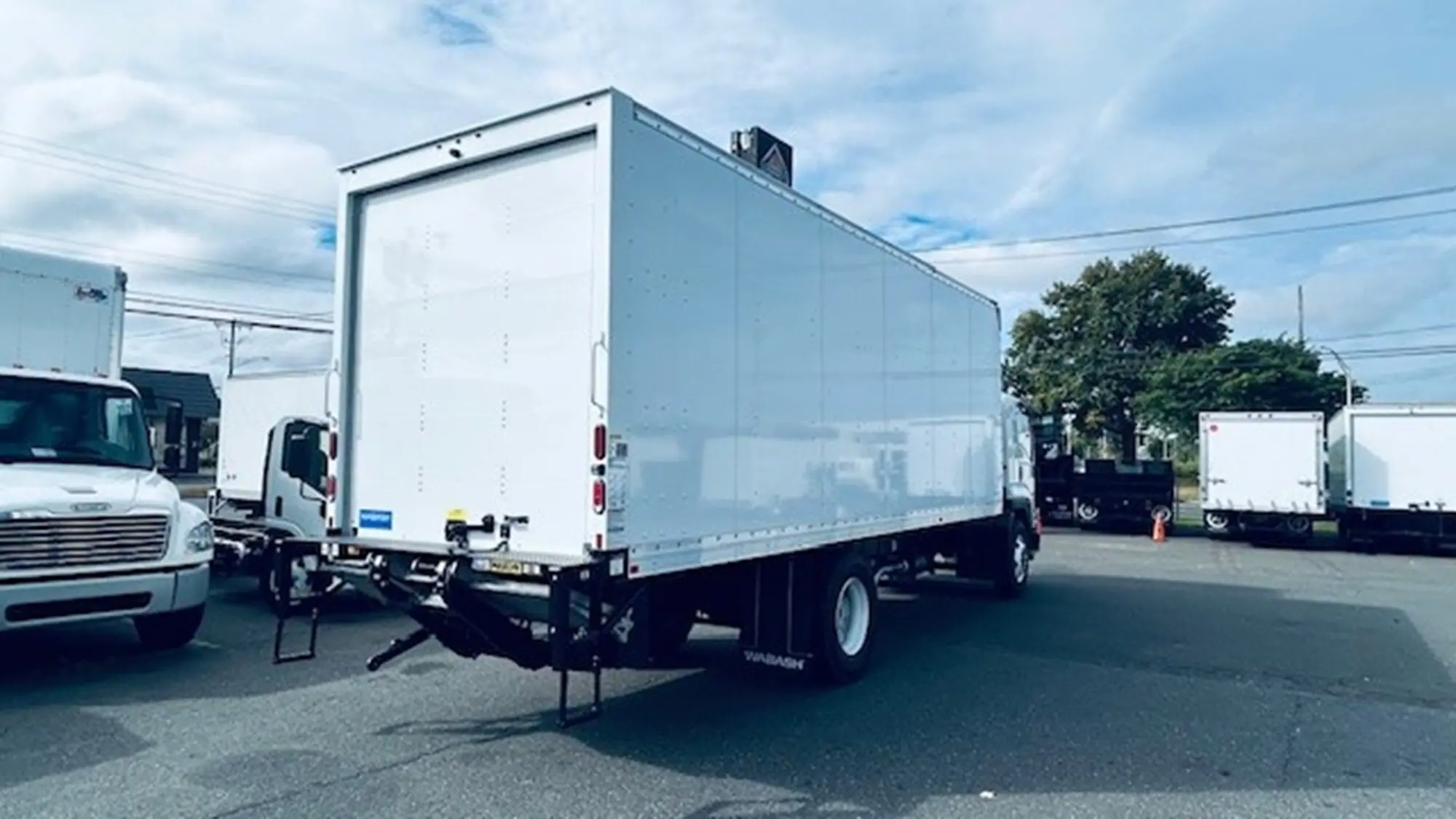 2025 Isuzu FTR — photo 3