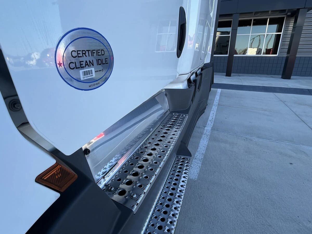 2023 Freightliner Cascadia — photo 14