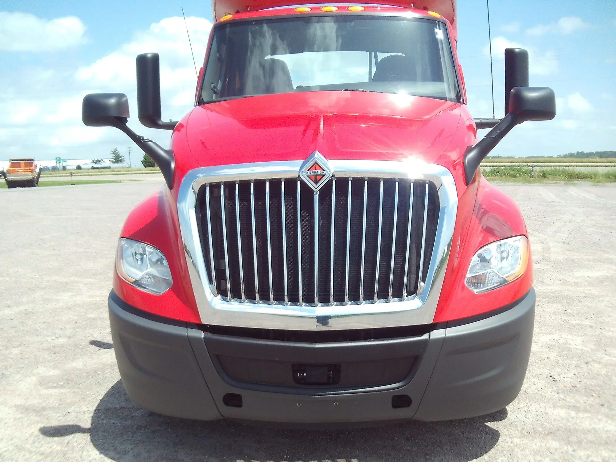 2020 International LT — photo 5