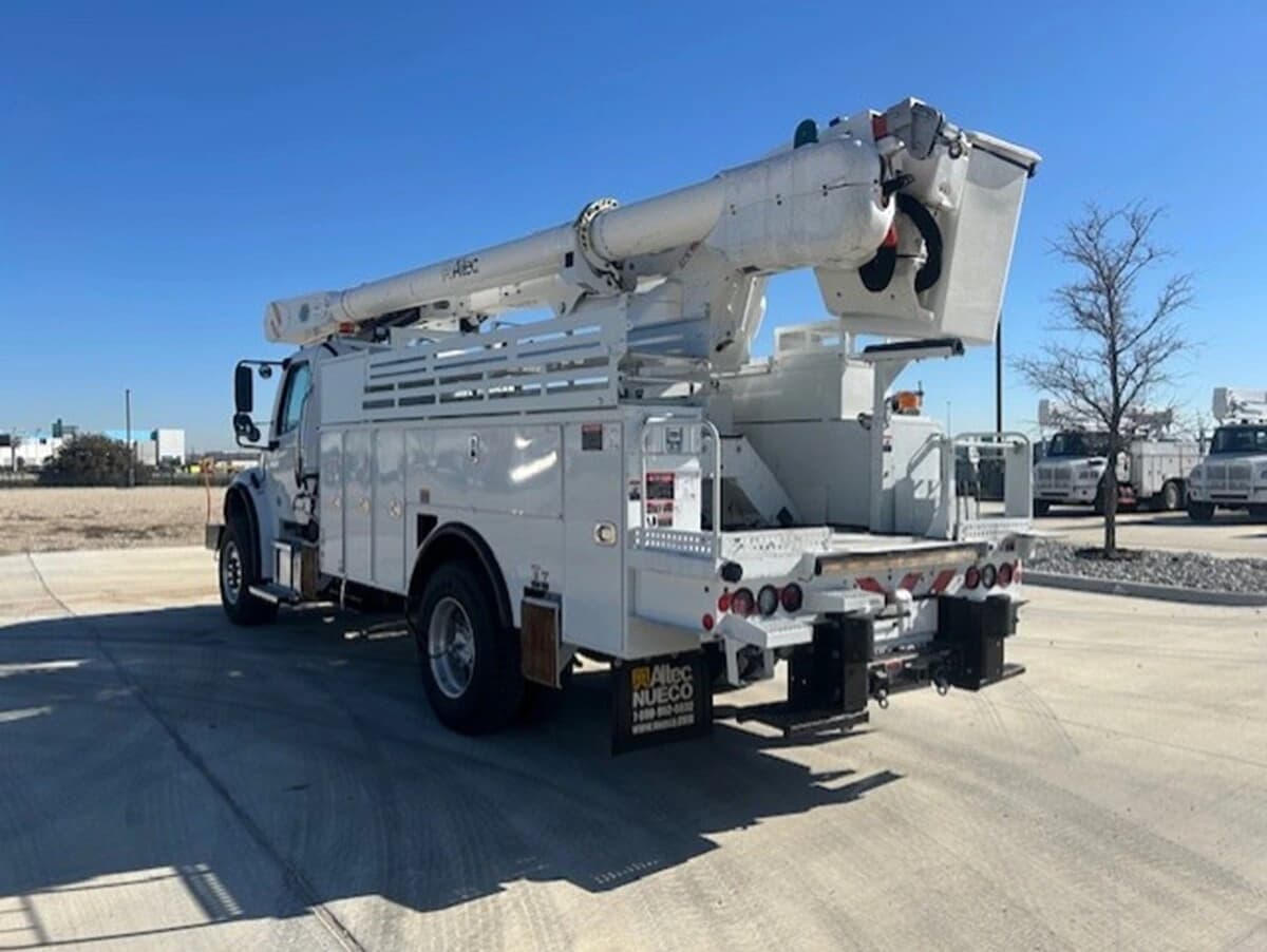 2020 Freightliner M2 106 — photo 3