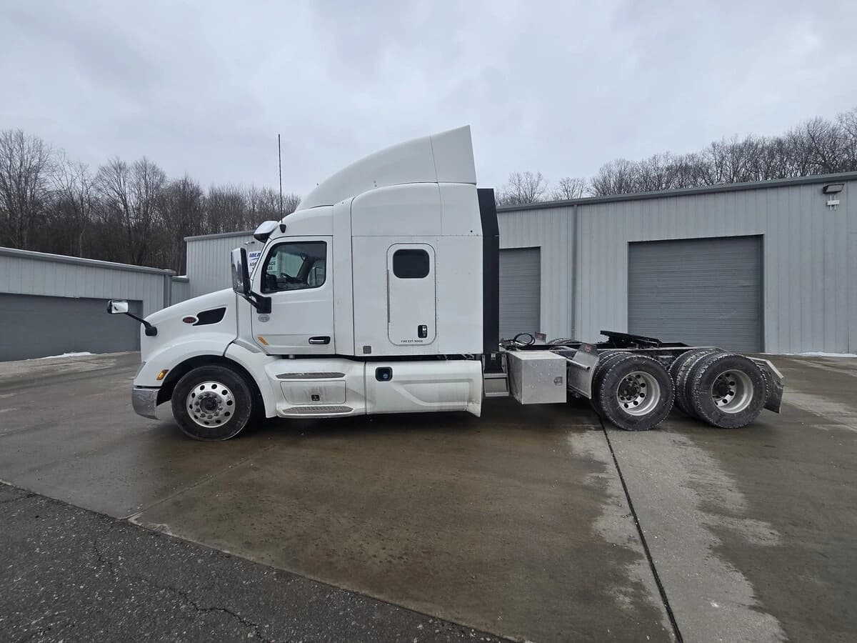 2020 Peterbilt 579 — photo 2
