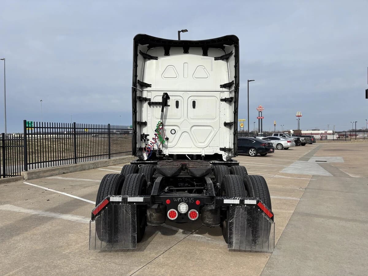 2026 Freightliner Cascadia — photo 3