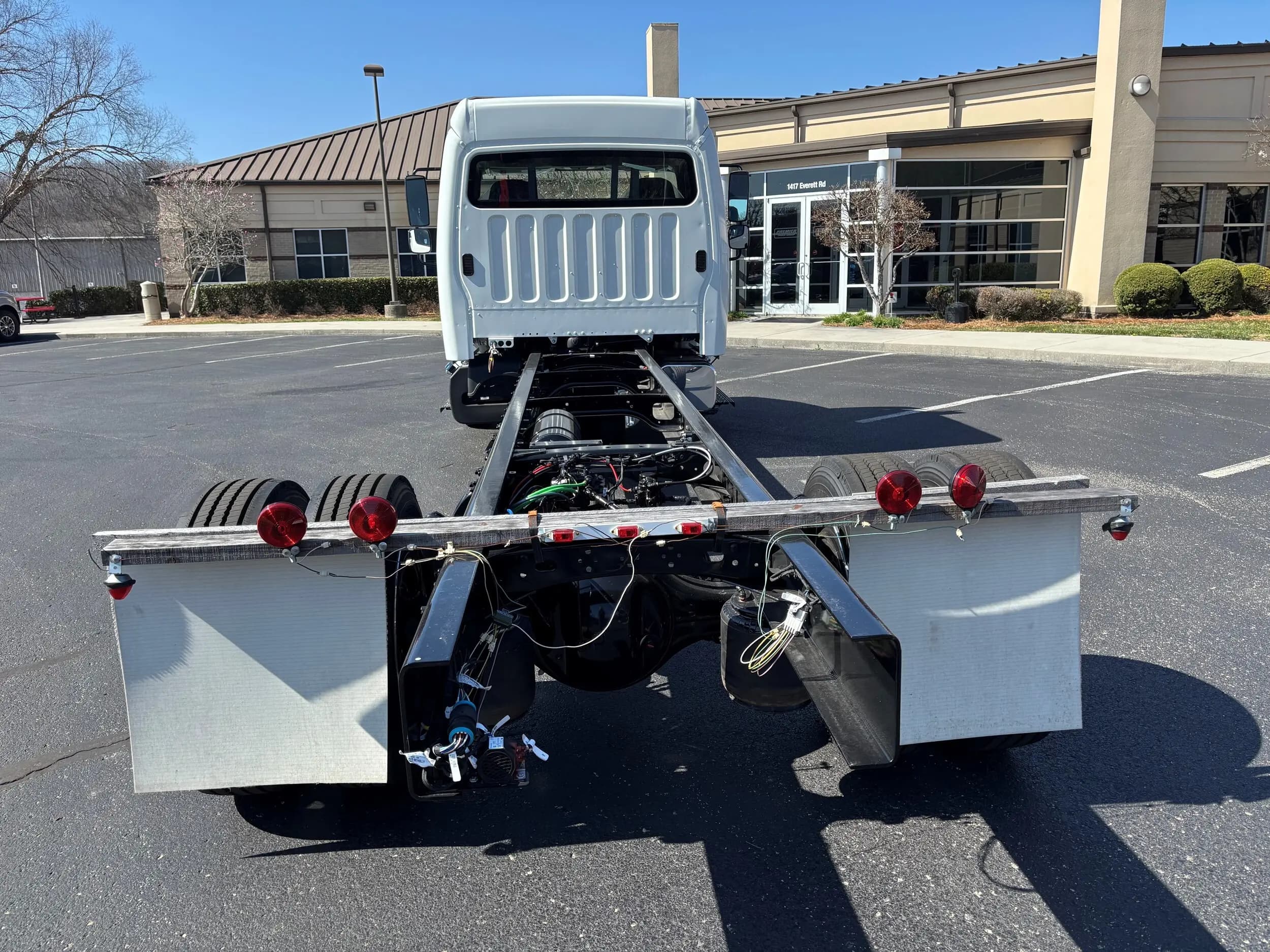 2025 Freightliner M2 106 — photo 6