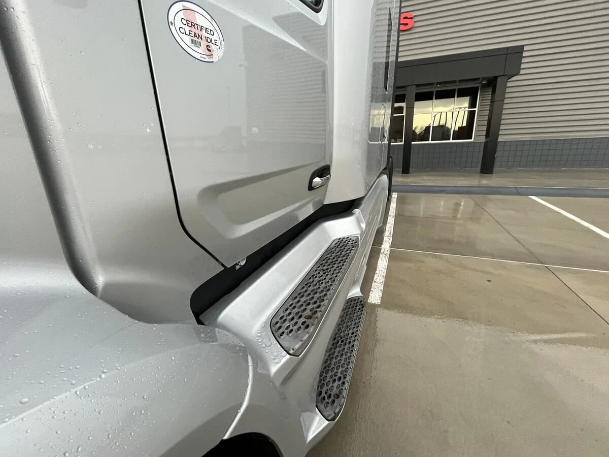 2023 Peterbilt 579 — photo 16