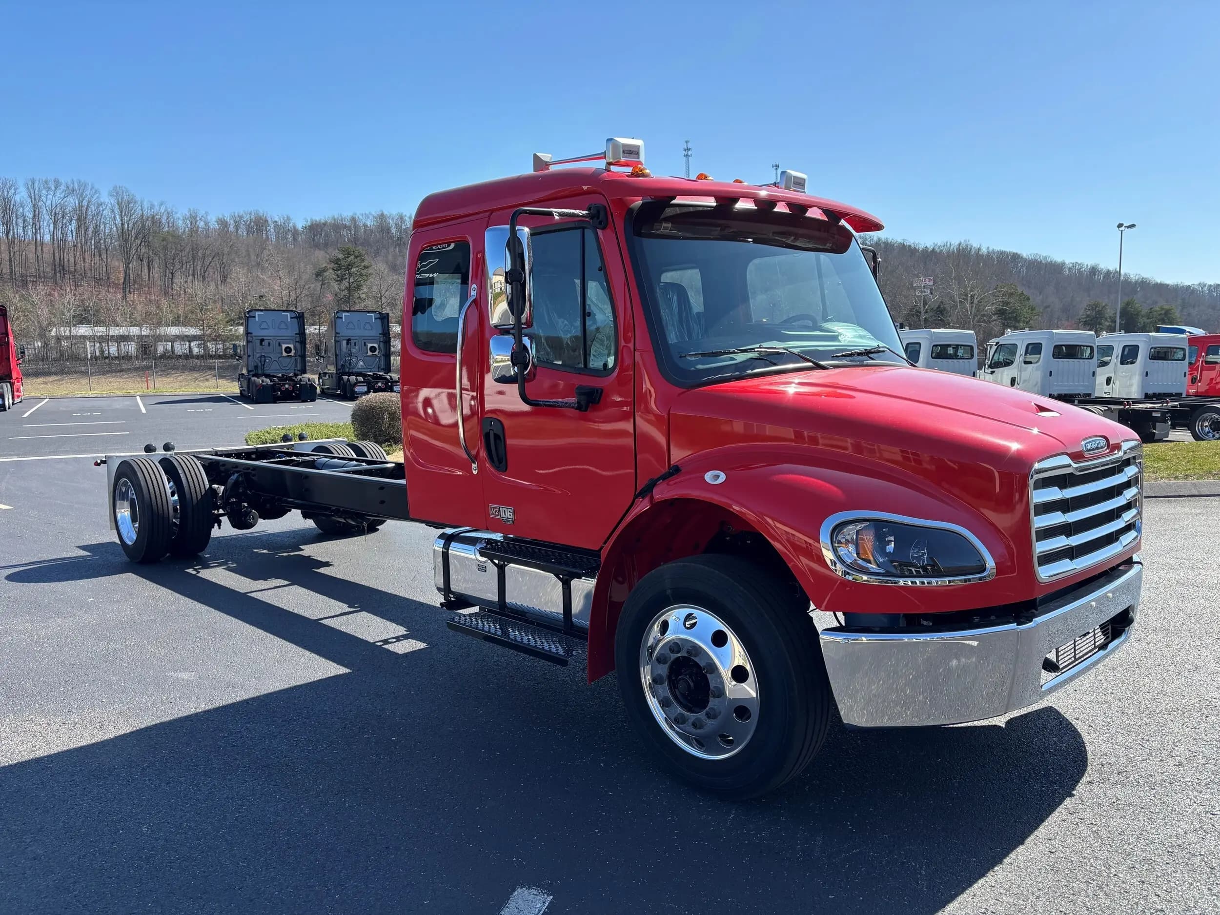 2025 Freightliner M2 106 — photo 3