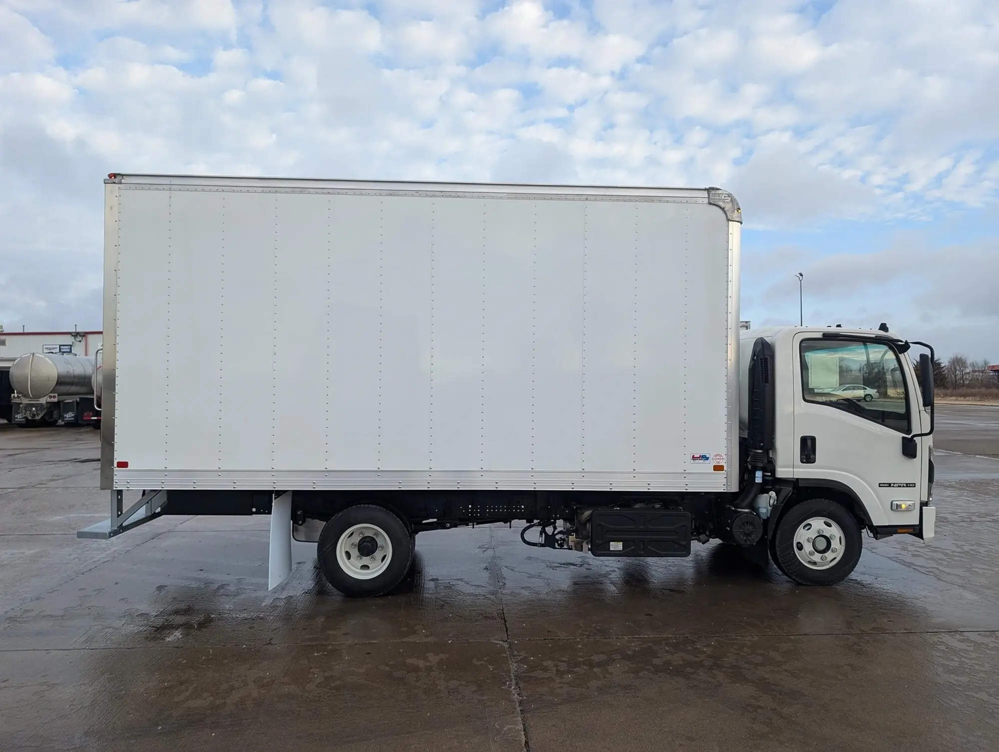 2025 Isuzu NPR — photo 5